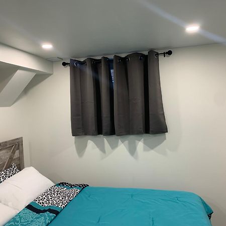 Modern 1 Bedroom + Den In Cambridge Exterior photo