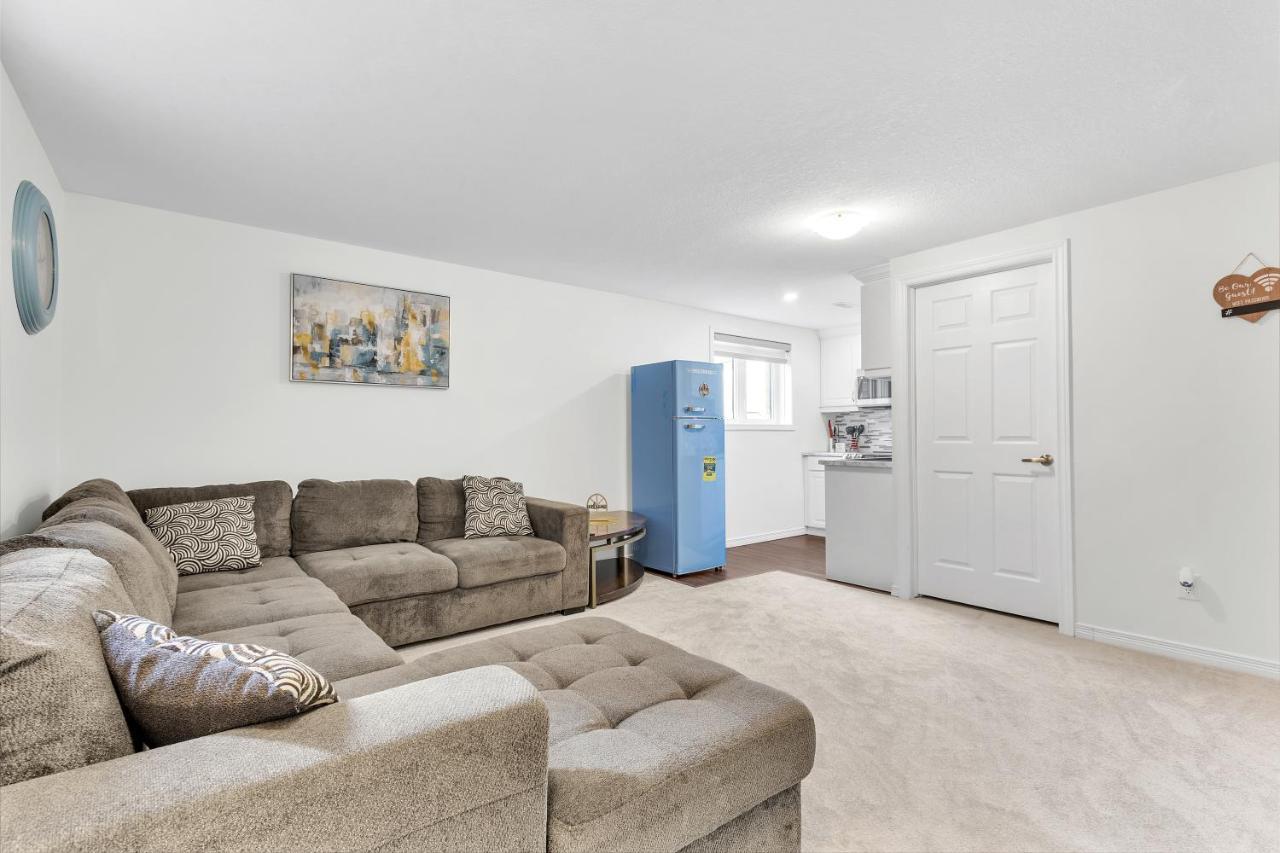 Modern 1 Bedroom + Den In Cambridge Exterior photo
